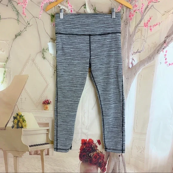 Athleta Ultimate Linear Lines Capris Pants - Picture 2 of 11